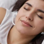 dormir con tapones en los oídos