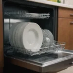 Descubre cómo eliminar la suciedad y los malos olores de tu lavavajillas fácilmente